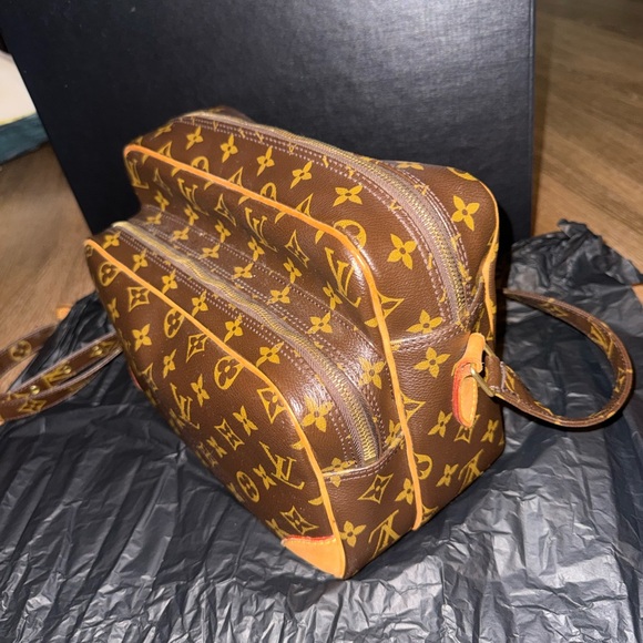 Louis Vuitton Monogram Nil 28 Double Zip Crossbody - Picture 2 of 5